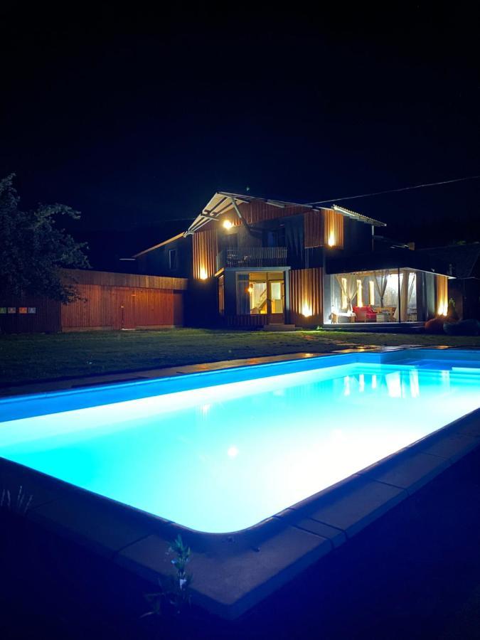 Mishelter Villa Migovo Bagian luar foto