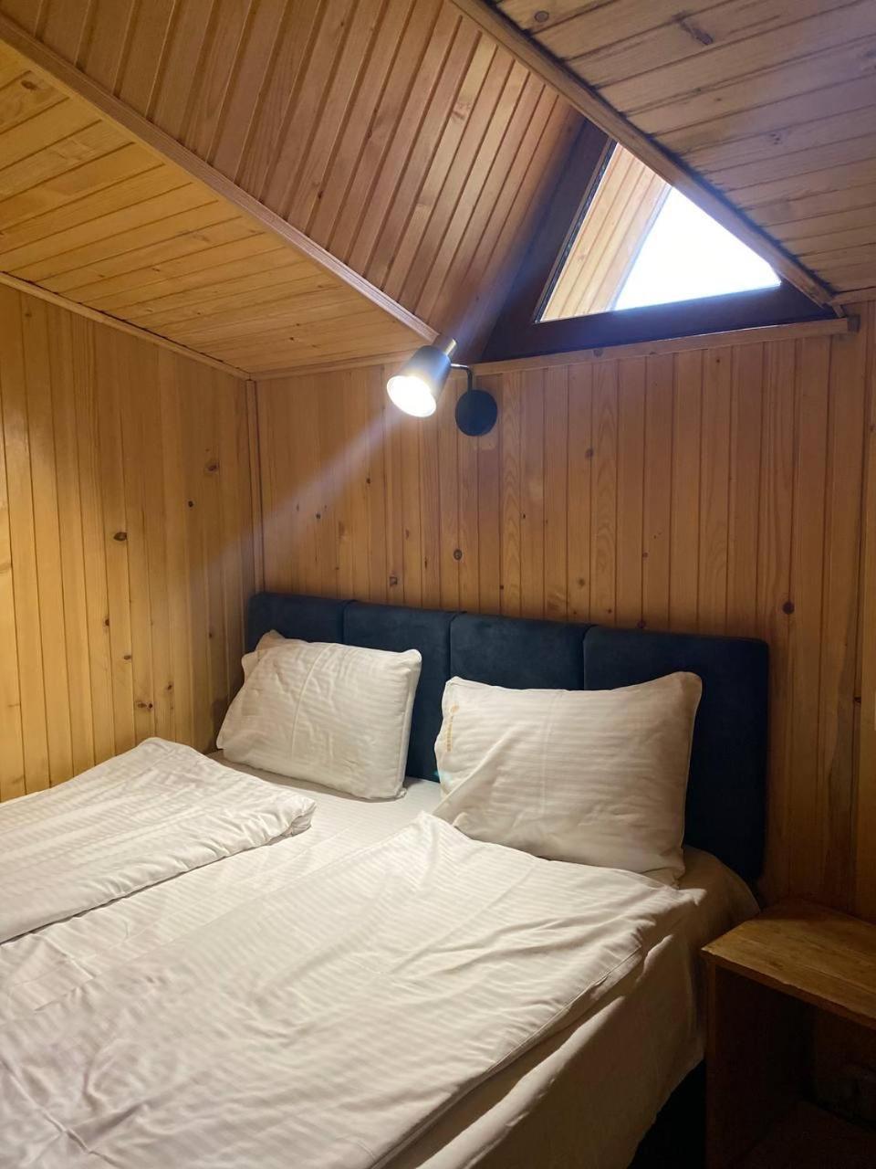 Mishelter Villa Migovo Bagian luar foto